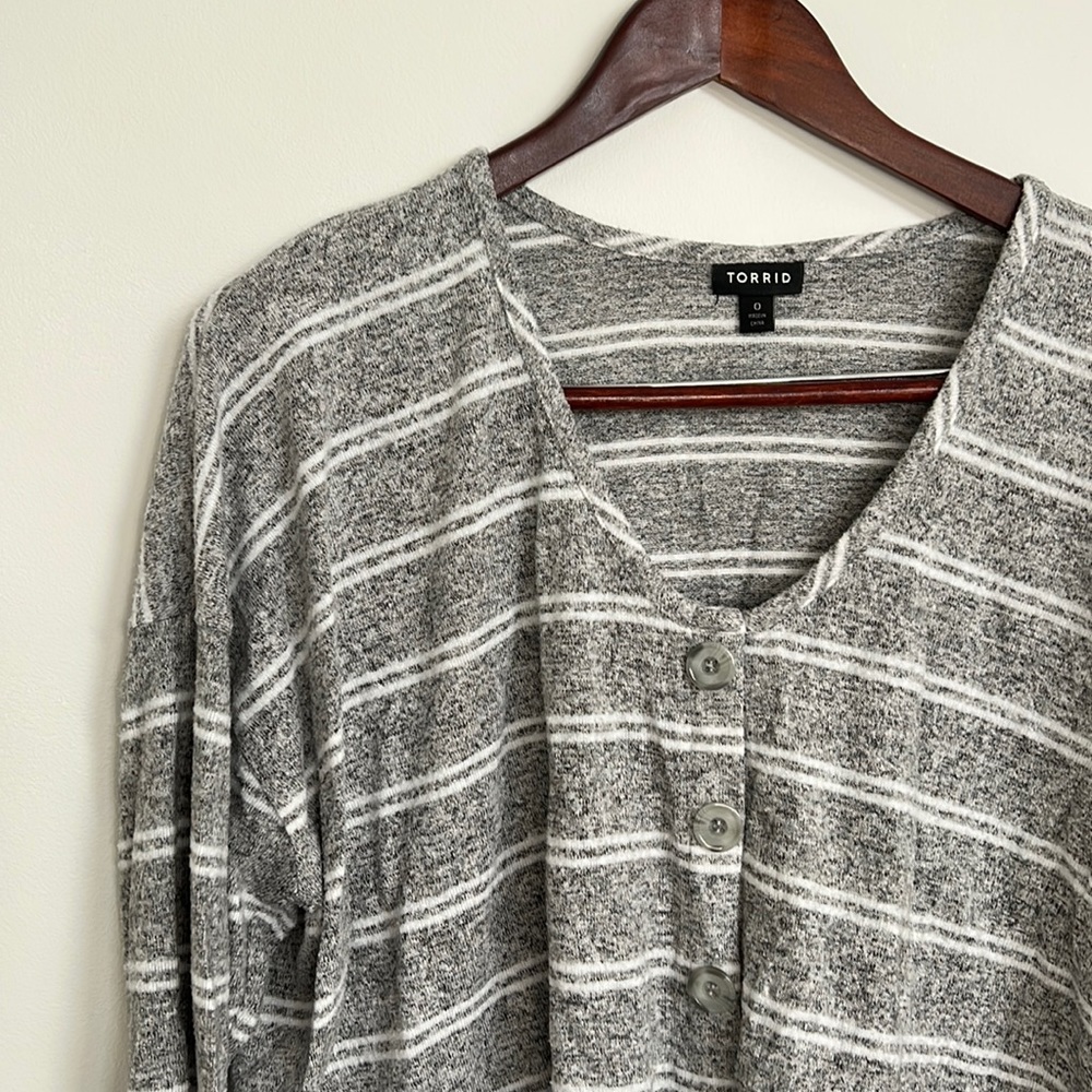 Torrid Gray White Soft Pullover Sweater Jersey Striped Size 12 14 Cropped